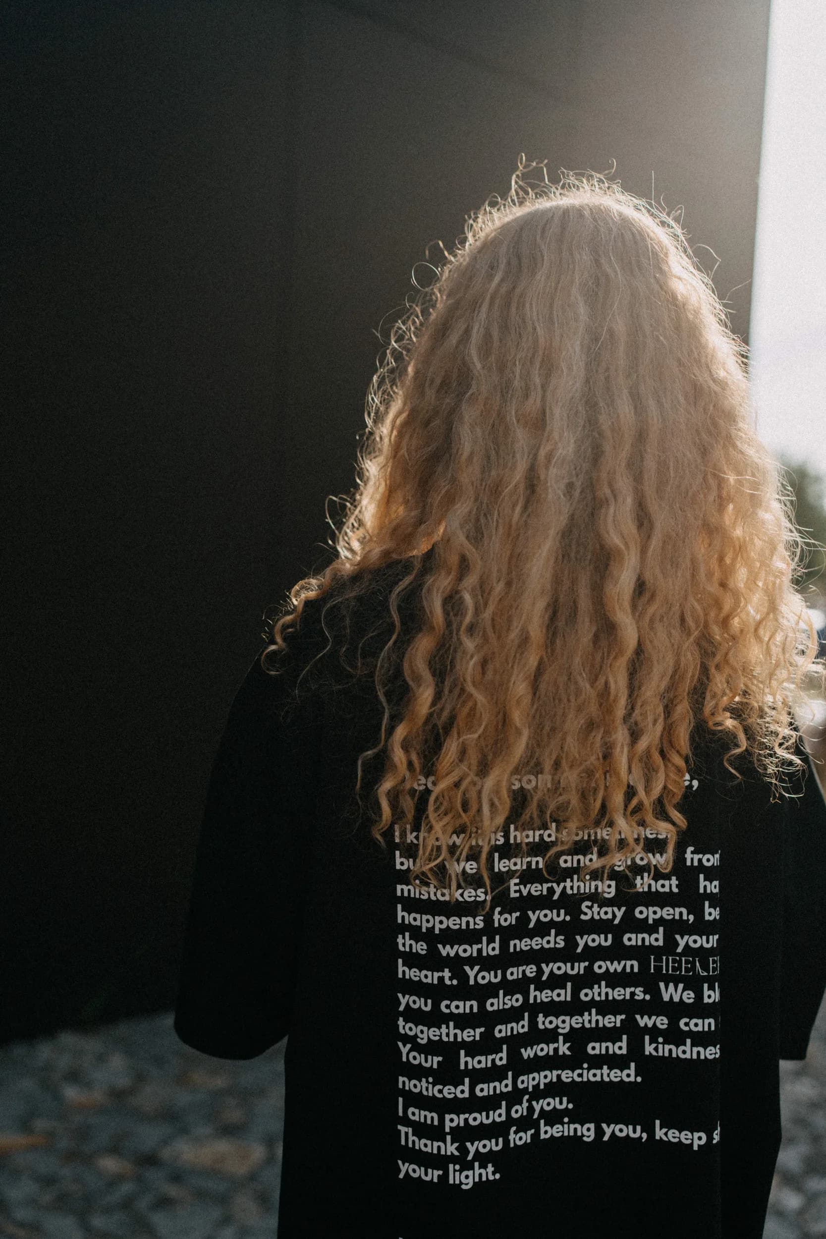 Black Huge Tee — fotografie 4