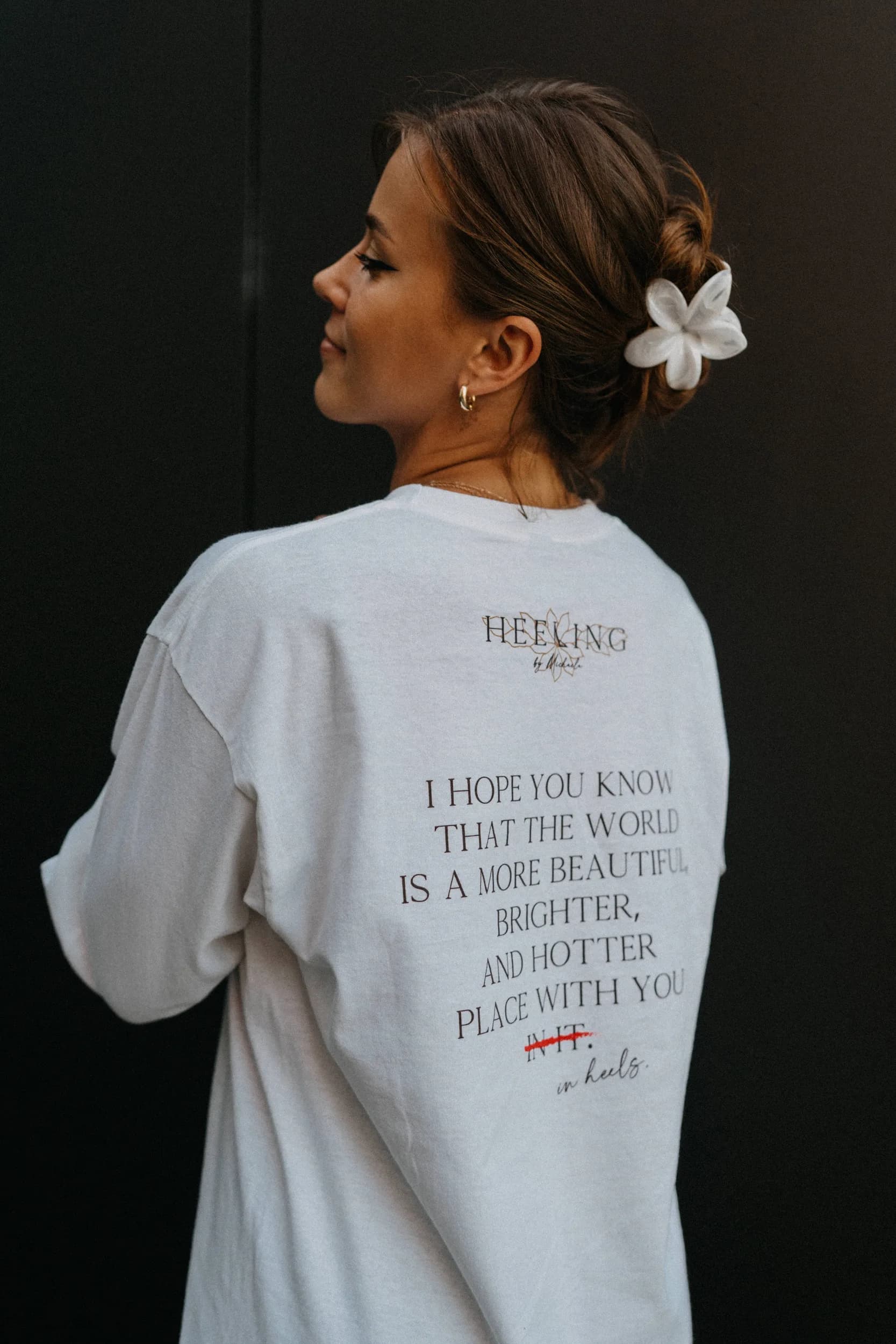 White Gildan Tee — fotografie 1